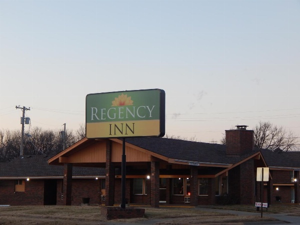 Regency Inn Iola image 11