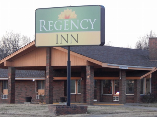 Regency Inn Iola image 12